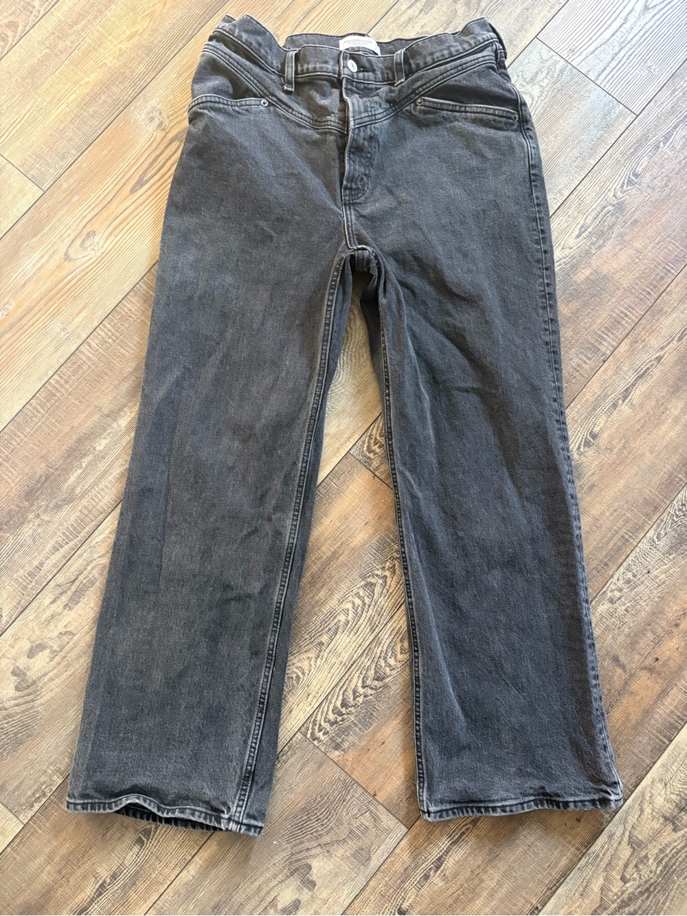 Abercrombie & Fitch Women’s High-Rise 90’s relaxed Straight Black Jeans Short